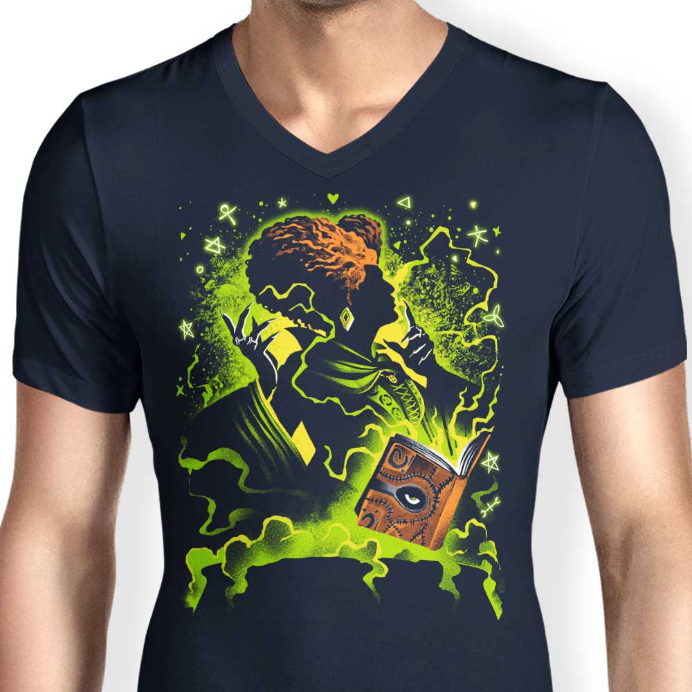 Alemaglia's Stylish Men's Black V-Neck Black Magic Witch T-Shirt